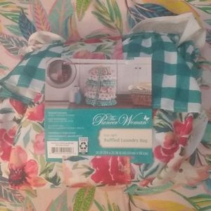 BNWT Pioneer Woman Ruffled laundry bag